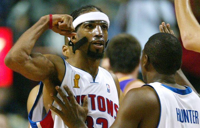 欧冠：巴黎2-1战胜曼联（欧冠：巴黎2比1力克曼联）