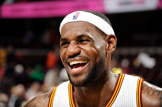 2025年球衣销量：亚马尔力压梅罗排第一；皇萨塔俱乐部前三（2025年球衣销量榜：亚马尔压过梅西C罗夺魁，皇萨塔俱乐部包揽前三）