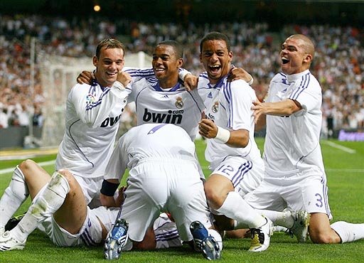 土足协：暂时解除对两名贝西克塔斯球员的停赛令，但案件审理将继续（土耳其足协暂时撤销对两名贝西克塔斯球员的停赛决定，案件审理仍将继续）