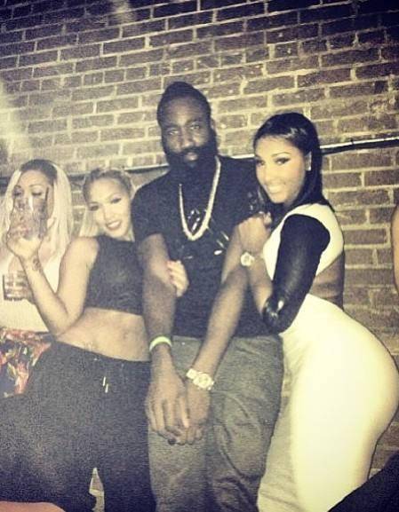 弗拉格两兄弟携手出席活动，场面温馨感人（弗拉格兄弟合体亮相活动，现场暖心动人）