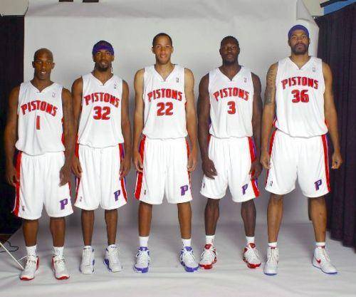 休赛期完成精准补强！媒体人：上海男篮新赛季目标为前四名（媒体人：休赛期精准补强后，上海男篮新赛季剑指前四）