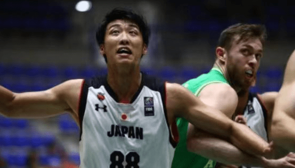 见证！国乒队员登上领奖台（直击：国乒队员荣登领奖台）