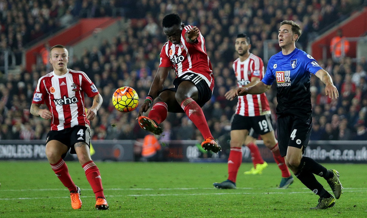 英媒：为抵抗巴萨的兴趣，拜仁将为凯恩提供一份打破限制政策的合同（英媒：为应对巴萨挖角，拜仁计划向凯恩递上破例合约）