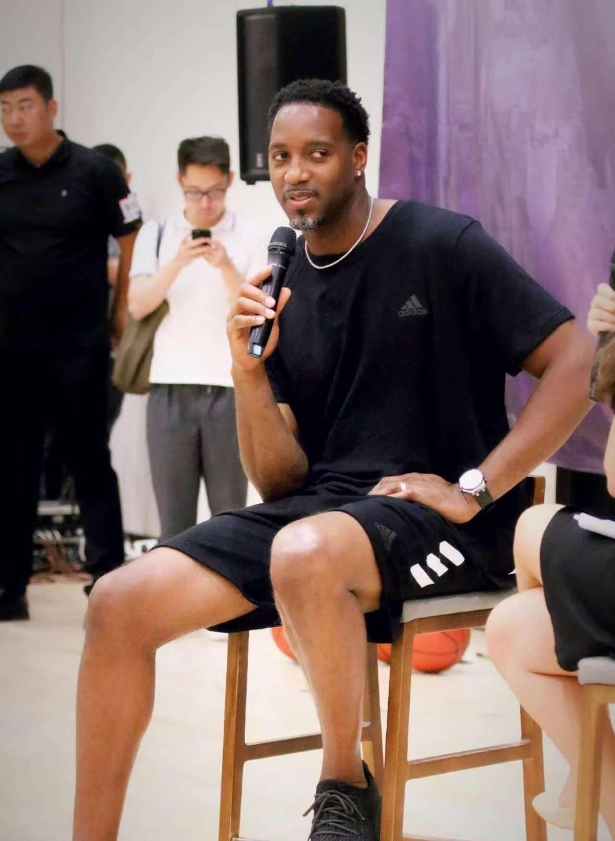 船记：我本以为对阵灰熊胜券在握，快船总能找到输球的办法（船记：原以为对灰熊稳操胜券，快船偏偏总能自找败局）