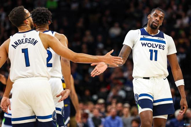 杰伦·约翰逊连续10场7+助攻，25年1月詹姆斯以来最长（杰伦·约翰逊10场连送7+助攻，创詹姆斯以来最长纪录）