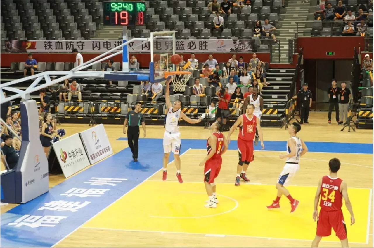 记者：拜仁即将签下17岁的厄瓜多尔中卫奥拉亚（记者曝：拜仁接近敲定17岁厄瓜多尔中卫奥拉亚）