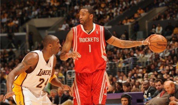 胡金秋溜底2分命中，广厦一波12-4扩大领先至18分（胡金秋底线切入上篮命中，广厦打出12-4攻势将优势拉大至18分）