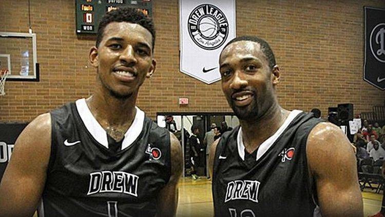 与4结缘，多特5轮欧冠联赛有4轮打入4球，剩下1轮被曼城进4球（多特欧冠五战尽染“4”色：四场各入4球，唯一一场被曼城灌4球）