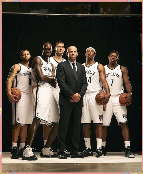 图片报：多特高层现在目标是联赛亚军、欧冠联赛阶段前八晋级（图片报：多特高层将目标锁定为联赛第二与欧冠八强）