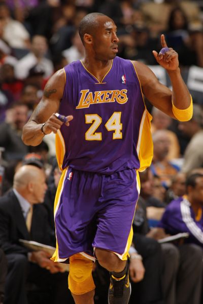 英格拉姆展现惊人三分球能力（英格拉姆三分火力全开）