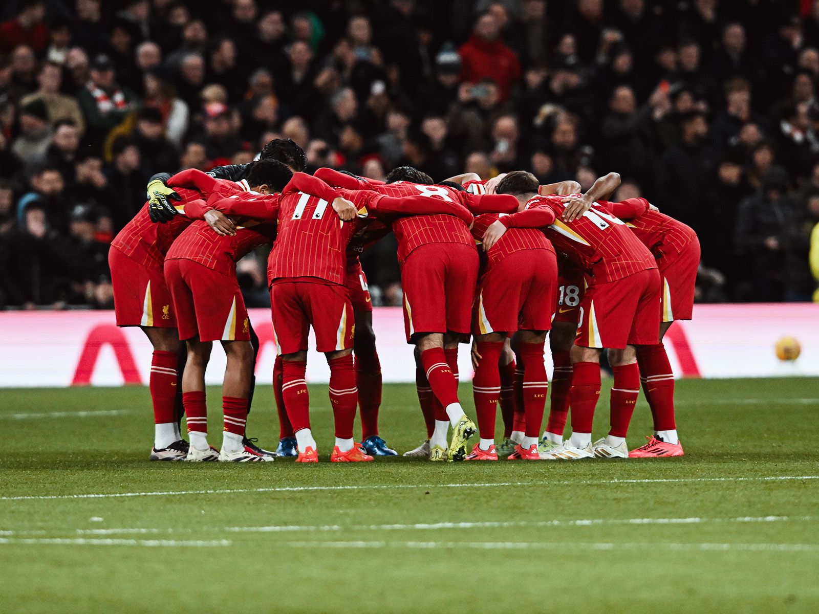 英超半场：穆尼奥斯头球破门，水晶宫1-0伯恩利（英超半场战报：穆尼奥斯头槌建功，水晶宫暂1-0领先伯恩利）