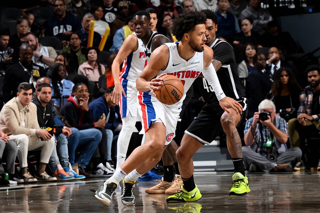 世体：巴萨已提前告知西足协，亚马尔在报到前将接受检查（世体：巴萨已预先通知西班牙足协，亚马尔将在报到前接受检查）