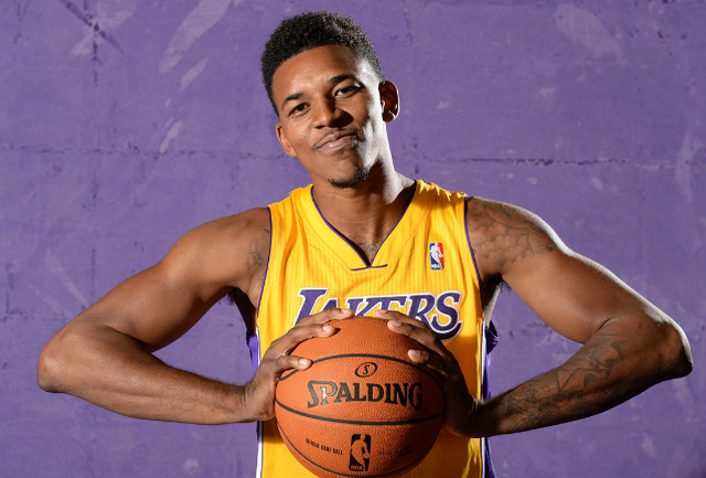 白帝好猛！怀特半场8中4得11分2板4助 三分6中3&正负值为+14（白帝爆发！怀特半场11分2板4助 三分6投3中 正负+14）