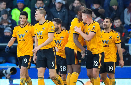 里夫斯重伤！湖人23分惨败火箭，谁是输球罪魁祸首？数据不会说谎（里夫斯伤退！湖人遭火箭23分羞辱，输球该怪谁？数据给出真相）