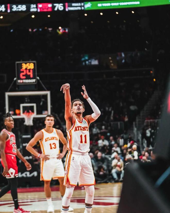 阿森纳欧冠小组／联赛阶段取得10连胜，仅次于拜仁和利物浦（阿森纳在欧冠小组赛与联赛中豪取十连胜，仅逊拜仁与利物浦）