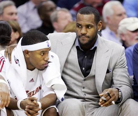 杨毅解析森林狼&雷霆末节激情，畅谈比赛尺度与技巧（杨毅点评森林狼与雷霆末节火爆对决：聊判罚尺度与球员技巧）