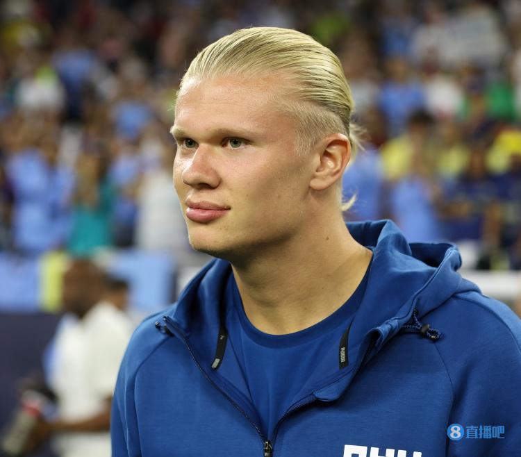 足球巴萨锋线双子星状态火热，联手贡献20球（巴萨锋线双星火力全开，联手轰入20球）