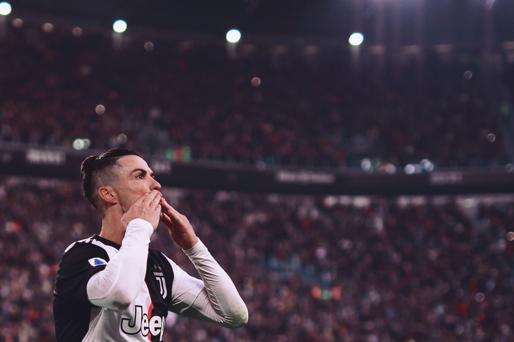 近8次代表西班牙出战正式比赛，奥亚萨瓦尔贡献7球6助攻（奥亚萨瓦尔近8场西班牙队正赛斩获7球6助）