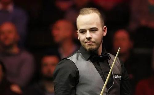 在10场比 在10场比